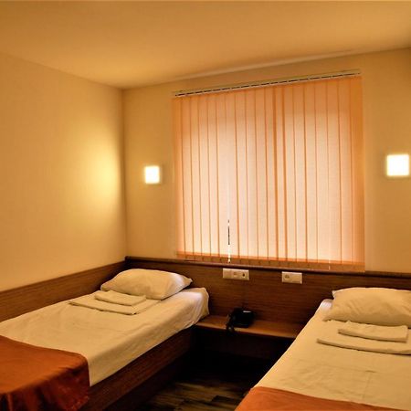 Albert House Hotel And Tours Єреван Екстер'єр фото