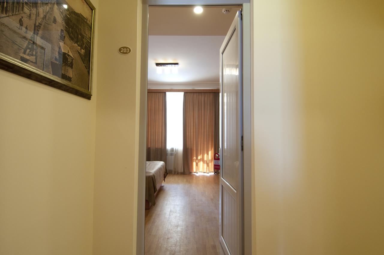 Albert House Hotel And Tours Єреван Екстер'єр фото