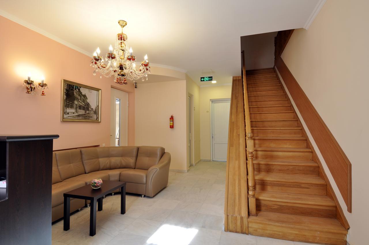 Albert House Hotel And Tours Єреван Екстер'єр фото