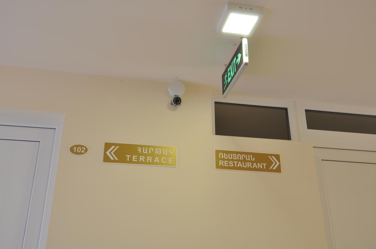 Albert House Hotel And Tours Єреван Екстер'єр фото