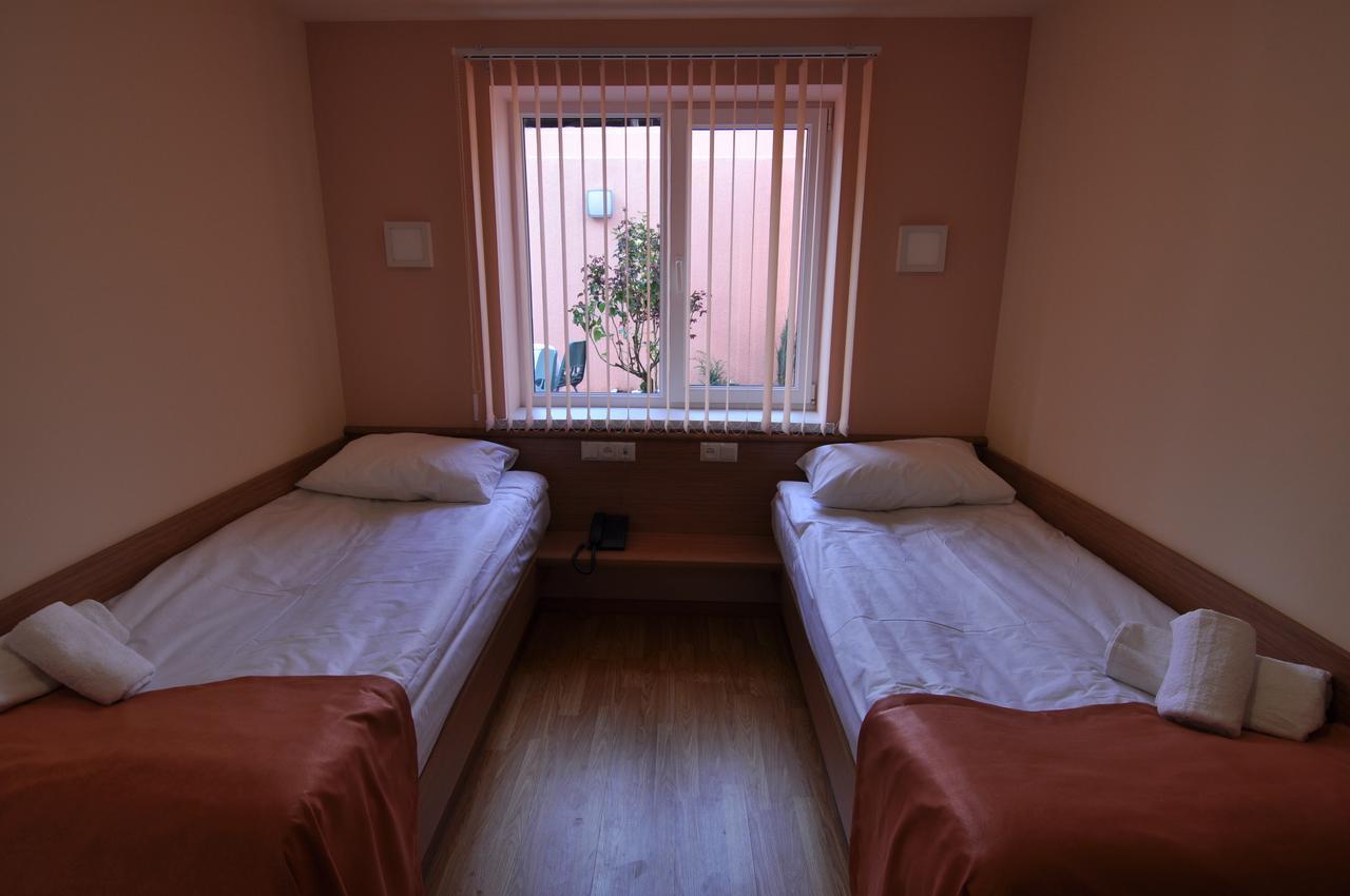 Albert House Hotel And Tours Єреван Екстер'єр фото