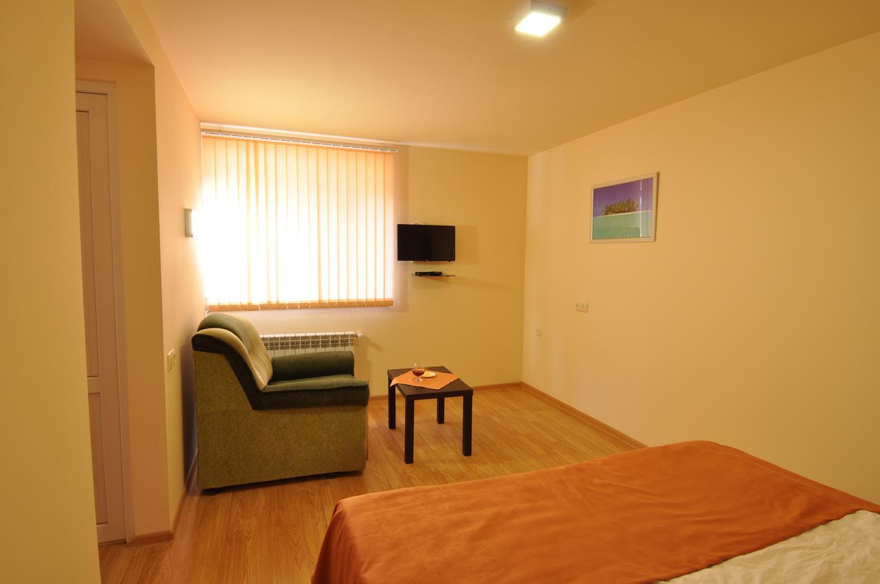Albert House Hotel And Tours Єреван Екстер'єр фото