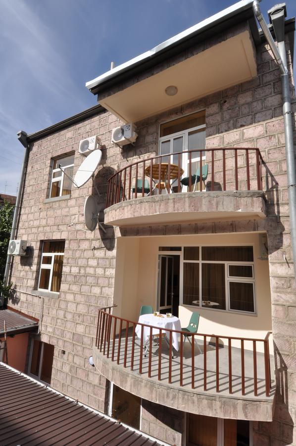 Albert House Hotel And Tours Єреван Екстер'єр фото