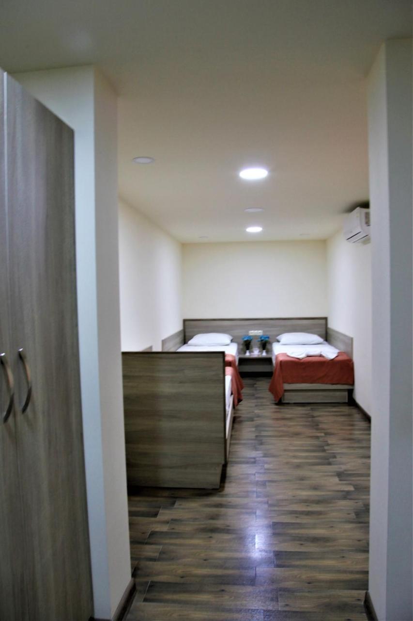 Albert House Hotel And Tours Єреван Екстер'єр фото